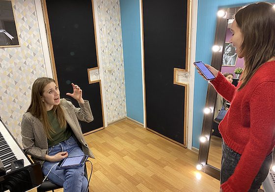 Класс со сценическим зеркалом